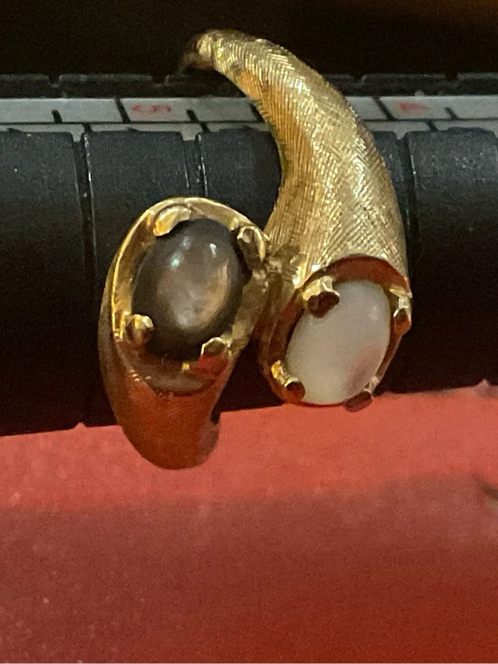 Vintage 14k Gold mid century bypass size  5 ring Double Stone Ring with Cabochon